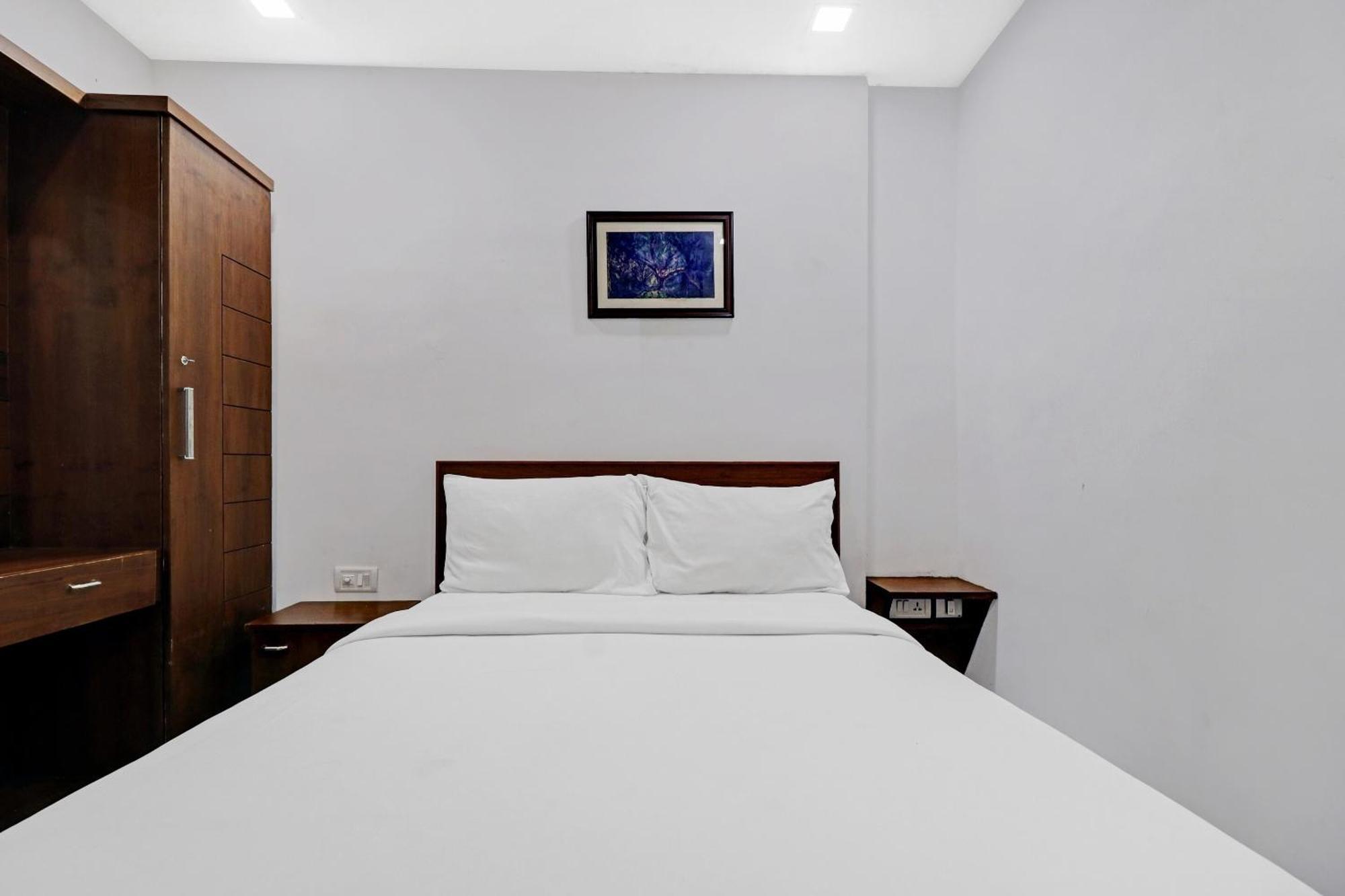 Oyo Townhouse 595 Majestic Inn Коччи Экстерьер фото