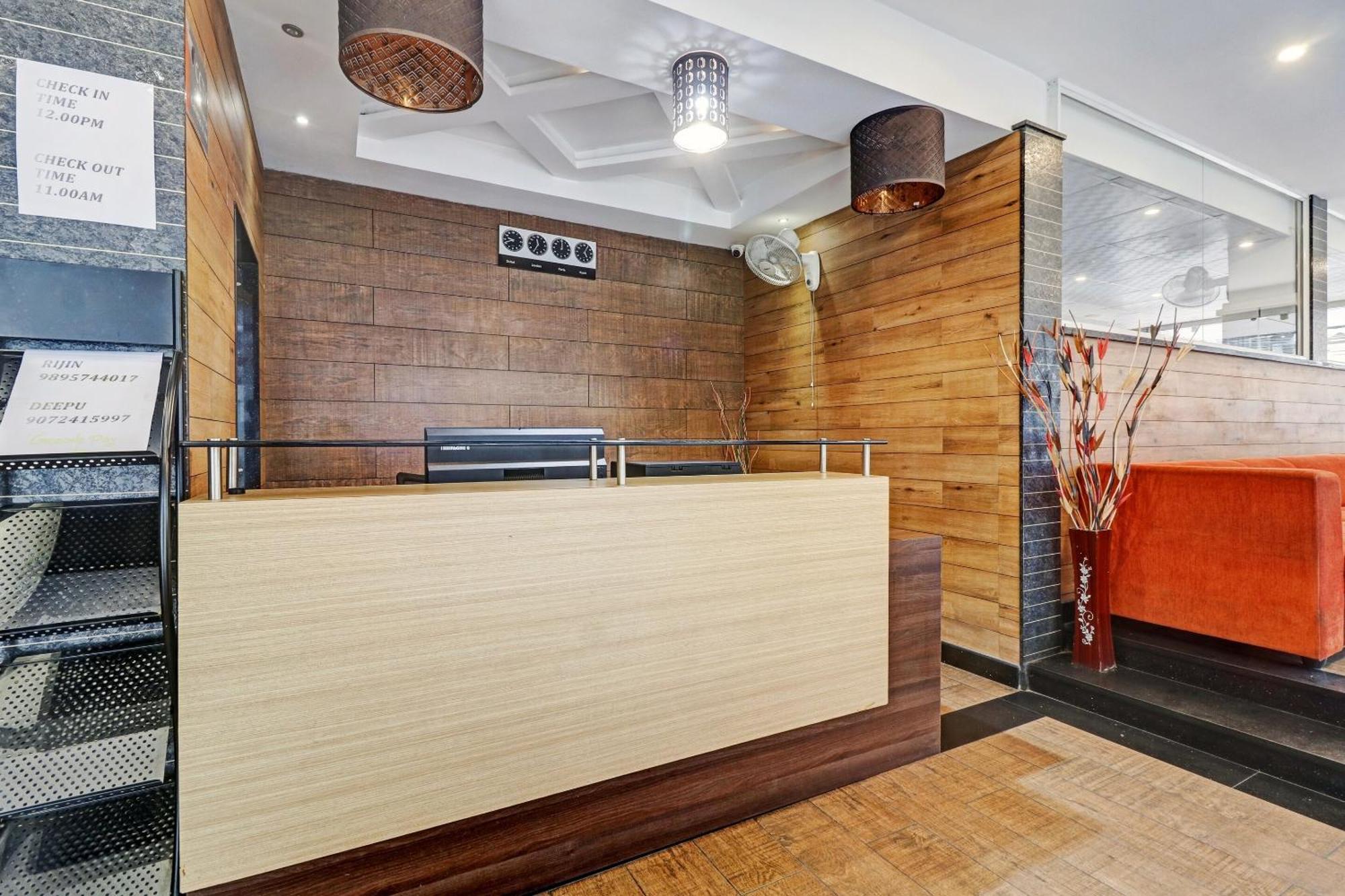 Oyo Townhouse 595 Majestic Inn Коччи Экстерьер фото